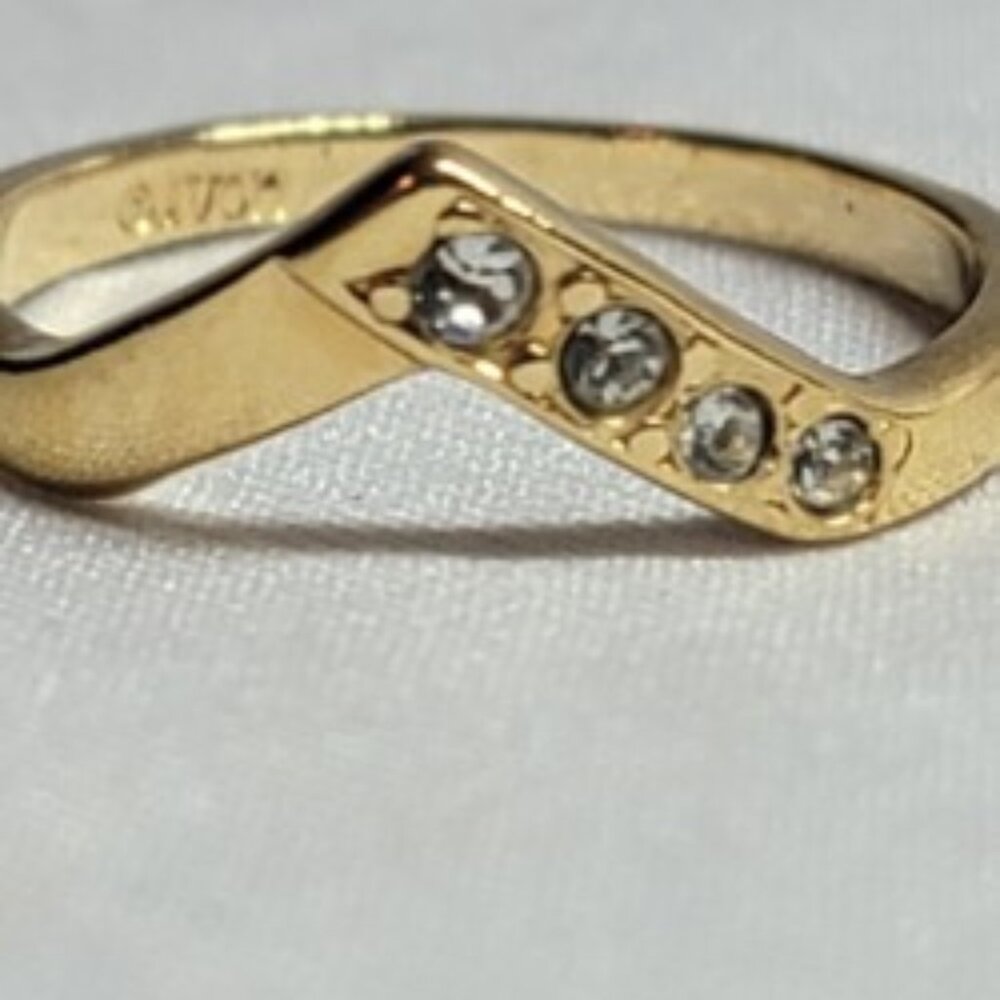 Vintage Avon Gold Tone Ring – Size 8.5